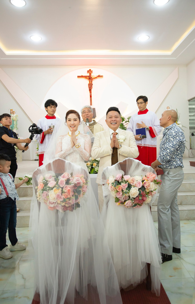 Bảo Thy đeo nhiều vàng, nhẫn kim cương lớn trong ngày trở thành vợ đại gia giàu có-2