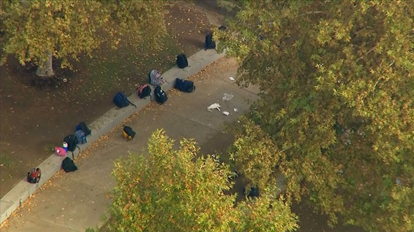 Hiện trường vụ xả súng khiến ít nhất 6 người bị thương tại trường học ở Mỹ-4