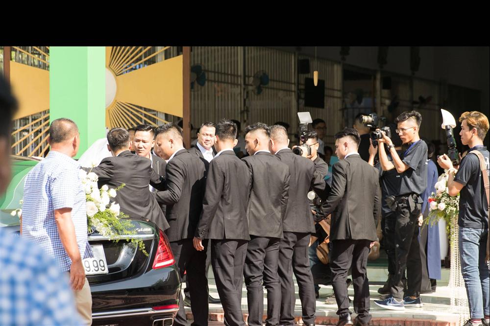 Khoảnh khắc thiêng liêng trong lễ cưới Bảo Thy-19