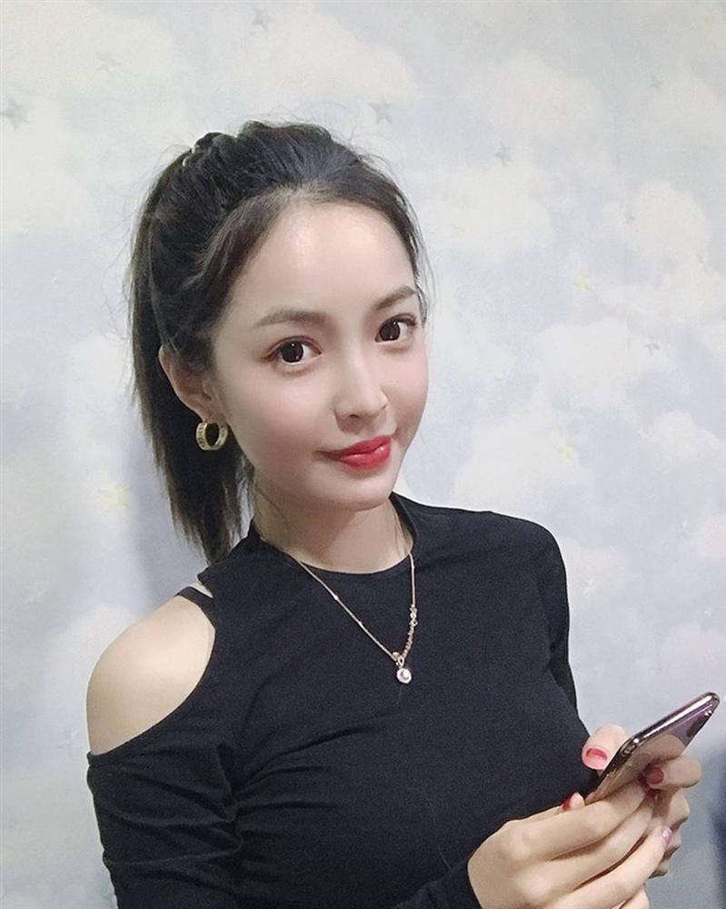 Thời đại hot girl, đến trọng tài bida cũng xinh như minh tinh: Thế này thì tuyển thủ mất tập trung hết!-16