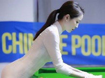Thời đại hot girl, đến trọng tài bida cũng xinh như minh tinh: Thế này thì tuyển thủ mất tập trung hết!