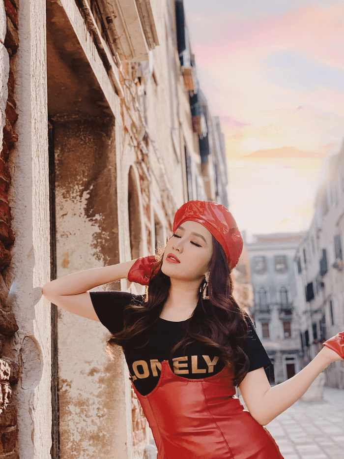 Bảo Thy cũng là một tay chơi đồ hiệu chẳng phải dạng vừa khi lộ ảnh tủ đồ hiệu cao 10 tầng cùng chiến tích mua sắm theo lố-4