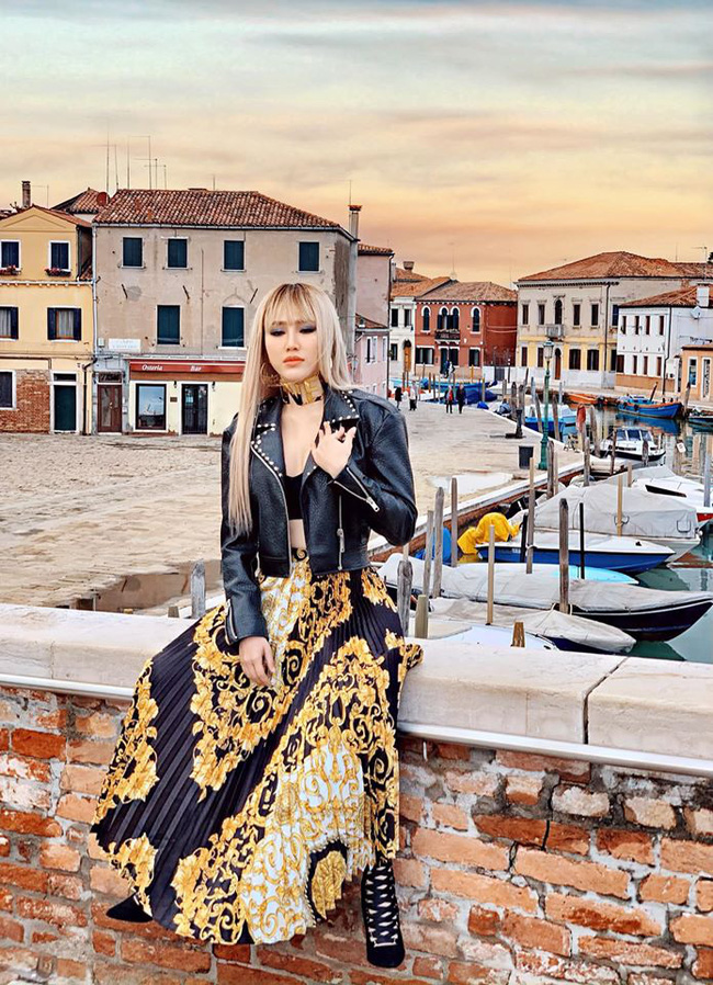 Bảo Thy cũng là một tay chơi đồ hiệu chẳng phải dạng vừa khi lộ ảnh tủ đồ hiệu cao 10 tầng cùng chiến tích mua sắm theo lố-3