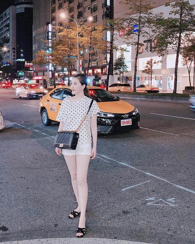 Bảo Thy cũng là một tay chơi đồ hiệu chẳng phải dạng vừa khi lộ ảnh tủ đồ hiệu cao 10 tầng cùng chiến tích mua sắm theo lố-17