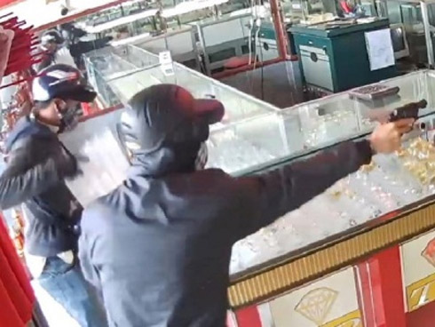 Phát hiện thi thể bé trai nặng 3,1kg bị bỏ rơi tại bãi rác-2