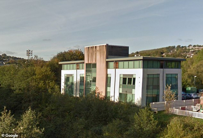 Bỏ mặc vợ mang bầu, bác sĩ đạo mạo vượt đường xa để đến với người tình nhí và hậu quả nặng nề đến ngay sau đó-3