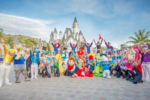 Chủ tịch Vingroup - Top 50 nhân vật có ảnh hưởng nhất ngành công viên giải trí-4