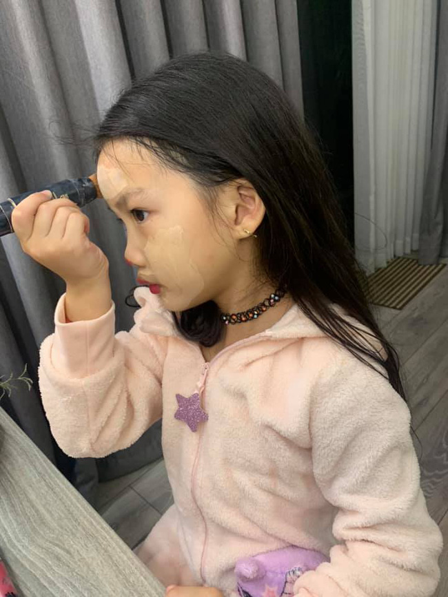 Bị nhắc nhở khi cho con gái 6 tuổi trang điểm mỗi ngày, Ốc Thanh Vân trả lời một câu khiến mọi người câm nín-1