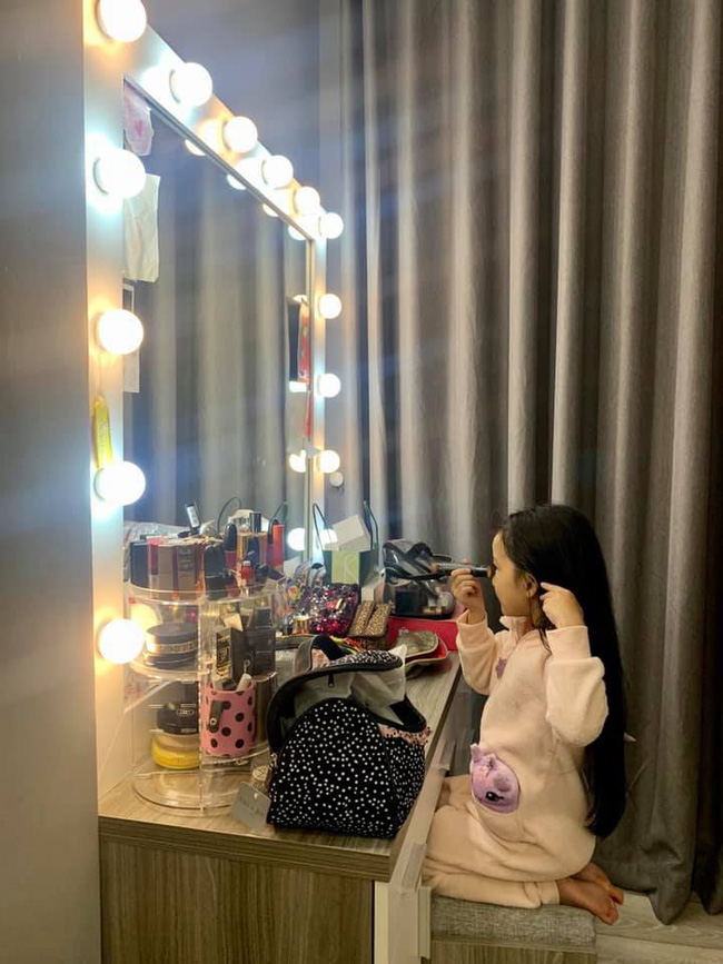 Bị nhắc nhở khi cho con gái 6 tuổi trang điểm mỗi ngày, Ốc Thanh Vân trả lời một câu khiến mọi người câm nín-6