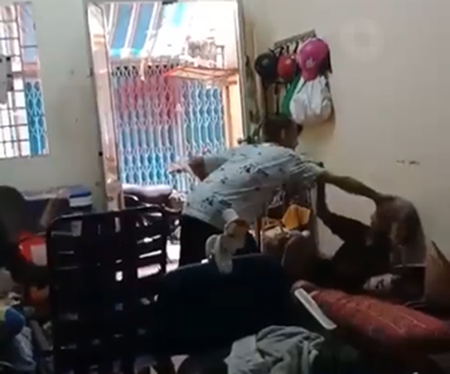 Nghi vấn cháu trai đánh đập, chửi bới cụ bà dã man mặc cho bà kêu cứu-2