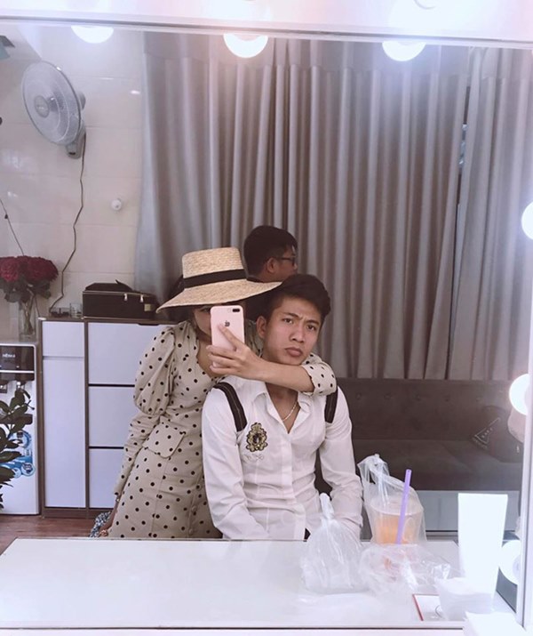 Tình bể bình như cầu thủ Phan Văn Đức và vợ sắp cưới: Về nhà gái qua đêm, sáng dậy sớm xúng xính đi chụp ảnh cưới-1