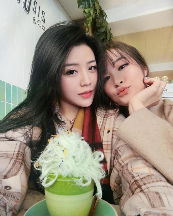 Trang Pilla khoe ảnh với Bảo Thy hậu đám cưới: Chị dâu em chồng thân nhau quá nên giống nhau ghê!-2