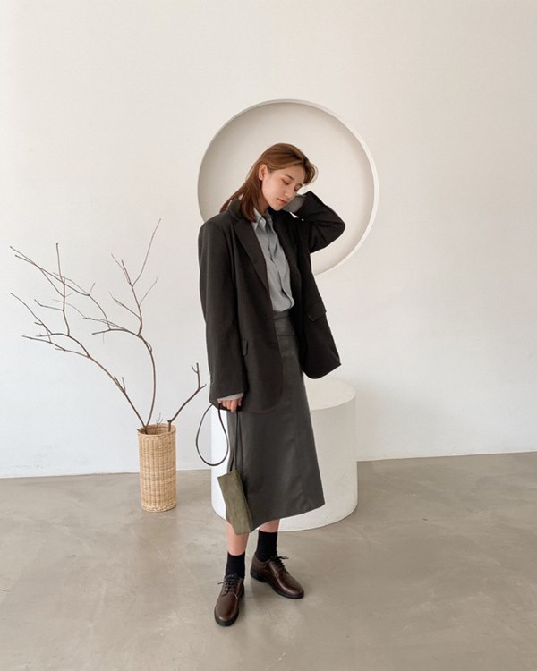 Hết Yoona rồi đến Hà Tăng diện chân váy da, bạn sao có thể kìm lòng trước item sang chảnh hào nhoáng này?-13