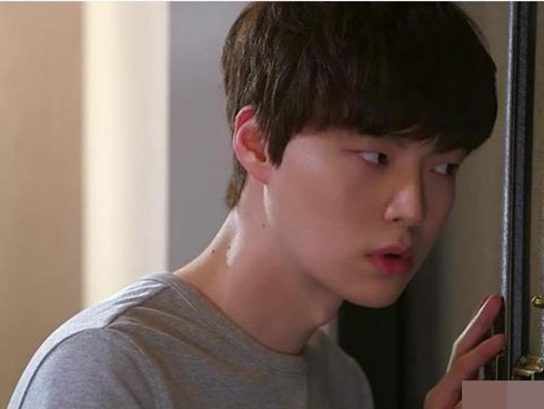 Gói ghém kỉ vật của người chồng vừa qua đời vì tai nạn, có một tờ giấy mỏng rơi ra khiến tôi lạnh buốt cả người-2