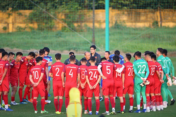 Thầy Park gặp riêng hàng thủ tuyển Việt Nam trước trận đấu Thái Lan-1