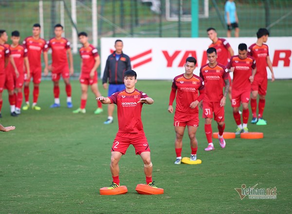 Thầy Park gặp riêng hàng thủ tuyển Việt Nam trước trận đấu Thái Lan-9