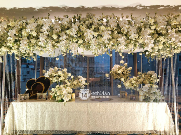 Không gian đám cưới Bảo Thy tại khách sạn 6 sao siêu sang chảnh: Trang trí giản đơn nhưng vẫn toát lên gia thế khủng!-5