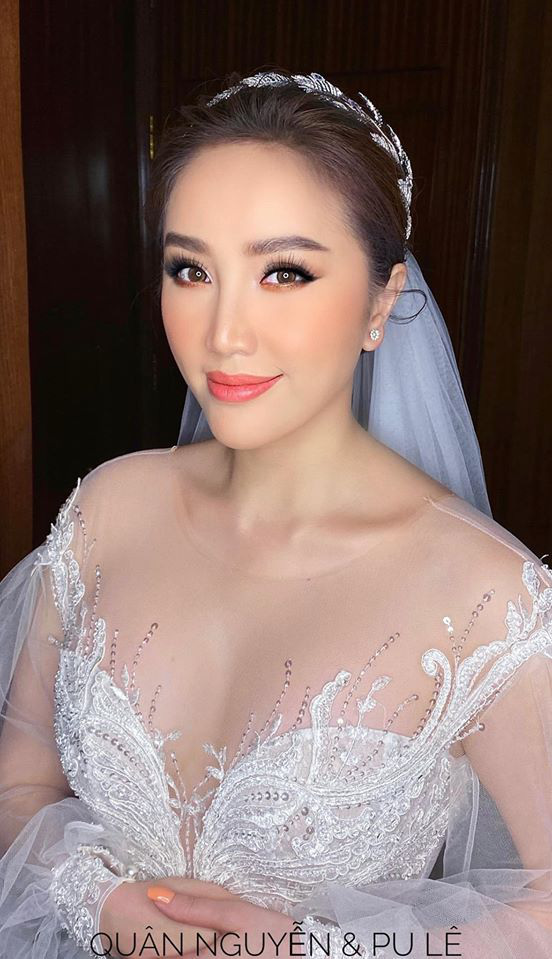 Đám cưới Bảo Thy: Cô dâu diện váy trắng cùng chú rể tiến vào lễ đường, trao nhau nụ hôn ngọt ngào-7