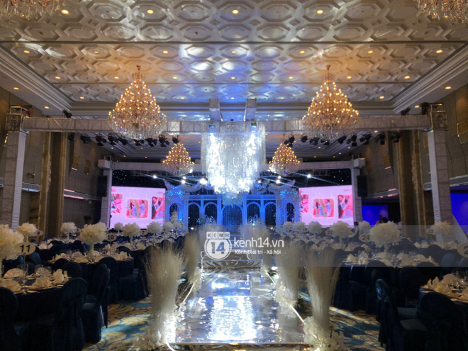 Đám cưới Bảo Thy: Cô dâu diện váy trắng cùng chú rể tiến vào lễ đường, trao nhau nụ hôn ngọt ngào-10