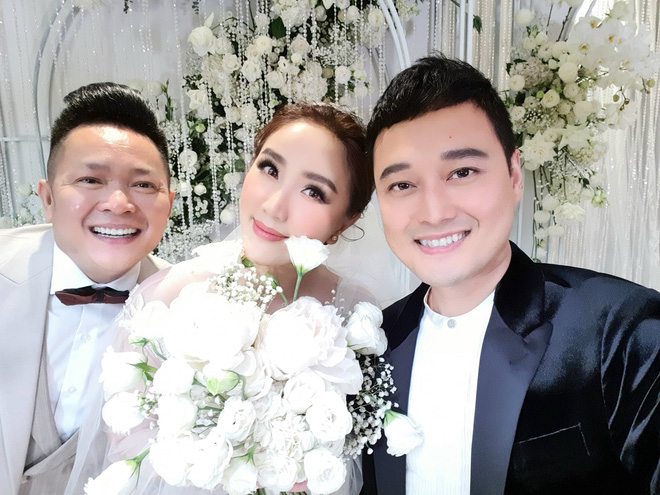 Đám cưới Bảo Thy: Cô dâu diện váy trắng cùng chú rể tiến vào lễ đường, trao nhau nụ hôn ngọt ngào-5