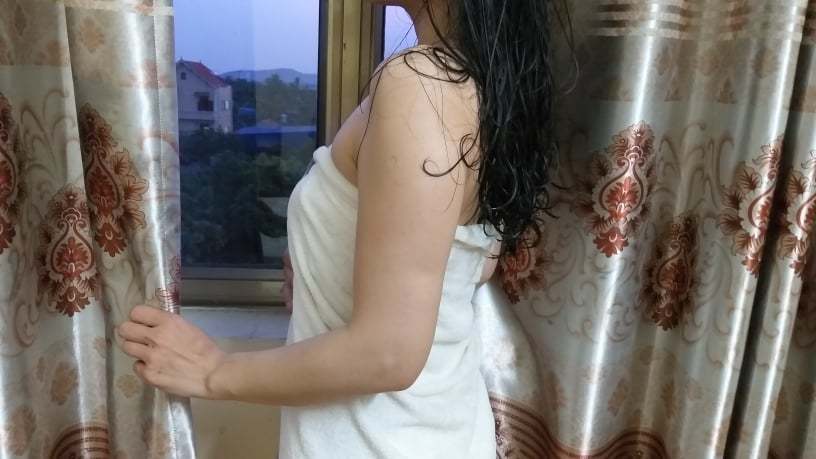 Nữ phiên dịch chết lặng phát hiện sở thích của người yêu trong phòng đọc sách-1