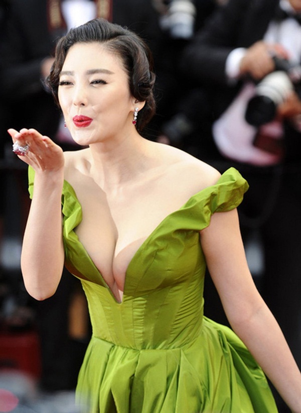 Mỹ nhân phản bội” Châu Tinh Trì: 2 cuộc hôn nhân tai tiếng, gương mặt biến dạng vì thẩm mỹ-4