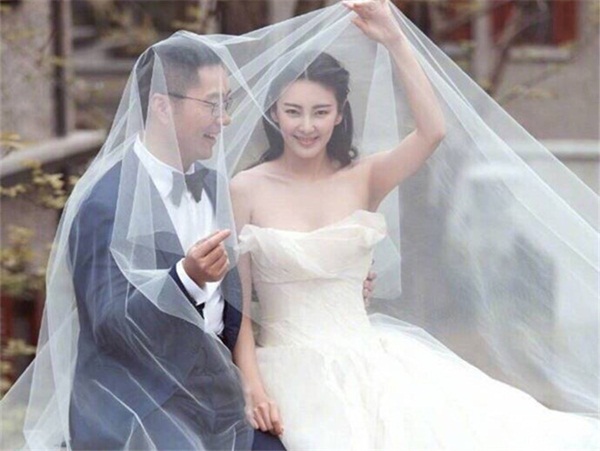 Mỹ nhân phản bội” Châu Tinh Trì: 2 cuộc hôn nhân tai tiếng, gương mặt biến dạng vì thẩm mỹ-6