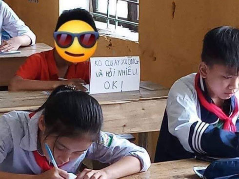 Cô giáo bảo về nhà chép lý thuyết vào vở, nam sinh lười quá... cắt luôn sách dán vào cho nhanh-2