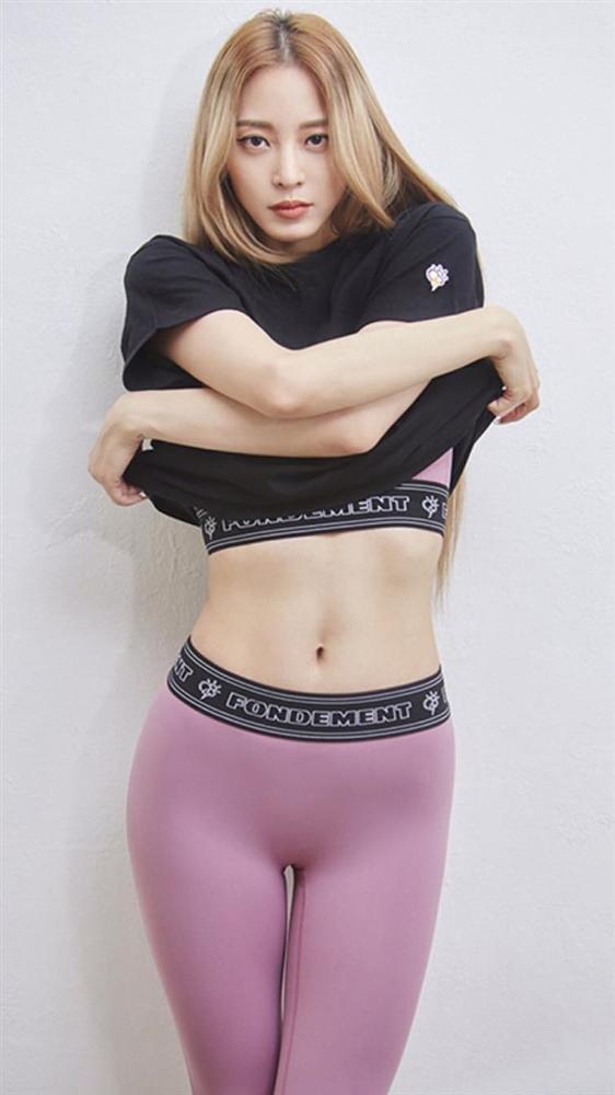 Mỹ nhân Han Ye Seul gây náo loạn vì thả rông khoe vòng 1 khủng và hình xăm, nhìn xong tưởng poster phim!-4