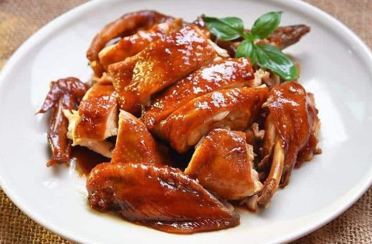 Cho gà vào nồi cơm điện không đổ nước, ai cũng lo cháy khét, lúc mang ra thì bất ngờ-5