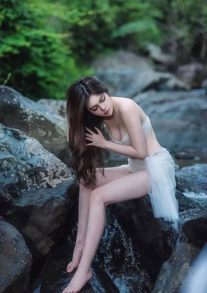 Hot girl Về nhà đi con tiết lộ bí mật body để hóa Eva giữa rừng siêu gợi cảm-4