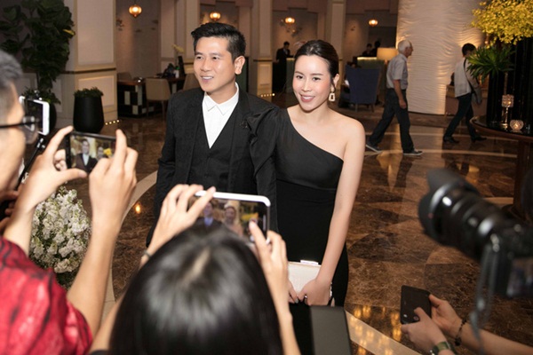 Vượt qua sóng gió hôn nhân, Hồ Hoài Anh - Lưu Hương Giang tay trong tay đi đám cưới Giang Hồng Ngọc-1