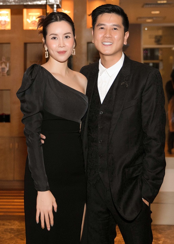 Vượt qua sóng gió hôn nhân, Hồ Hoài Anh - Lưu Hương Giang tay trong tay đi đám cưới Giang Hồng Ngọc-2