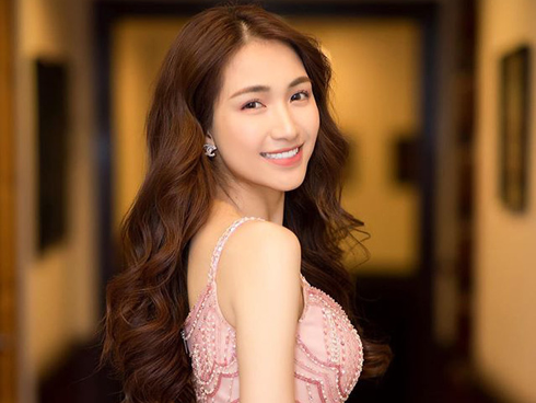 Dính tin đồn sinh con đầu lòng, Hòa Minzy lần đầu lộ diện với ảnh khoe body gây chú ý