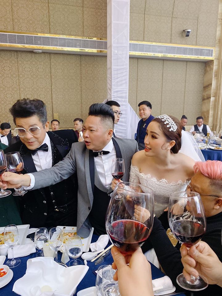 Đêm tân hôn không ai ngờ của Bảo Thy: Phòng hoa chúc im ắng, chú rể còn nguyên vest trên người-4