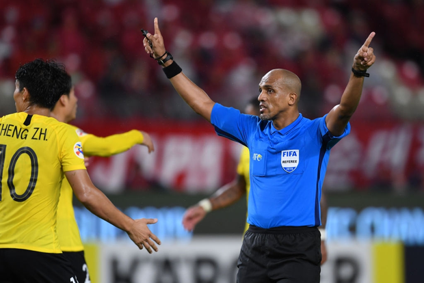 Hé lộ trọng tài cầm còi trận Việt Nam - Thái Lan: Hóa ra là người quen, từng nhiều lần đẹp trai với thầy trò HLV Park Hang-seo-1