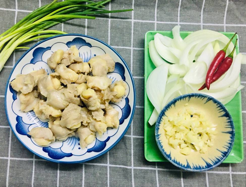 Cuối tuần nịnh chồng với món sụn gà chiên mắm, đảm bảo không anh nào không khoái!-2