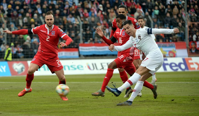 Ronaldo tỏa sáng đưa Bồ Đào Nha dự VCK Euro 2020-1