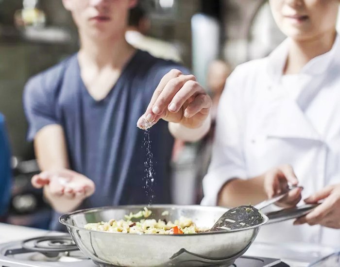 Con dâu lỡ tay nấu mặn, mẹ chồng chỉ cho vài cách khiến nàng gật gù tâm phục-2