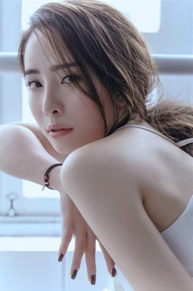 Gái ngành hot nhất màn ảnh Việt đời thực mặc hot hơn trên phim-4