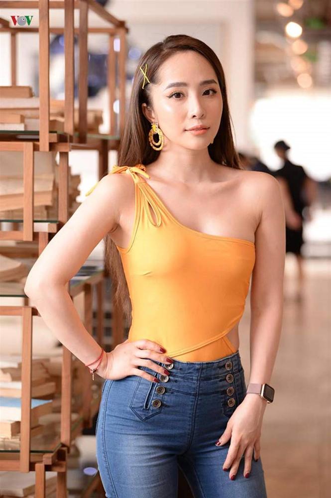 Gái ngành hot nhất màn ảnh Việt đời thực mặc hot hơn trên phim-18