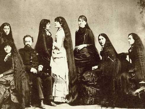 Tranh giành tài sản, anh chị em ruột tố em gái rằng vừa nhận của thừa kế đã vội ném tro cốt của bố mẹ ra khỏi cửa nhà-3