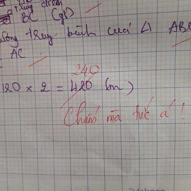 Học sinh làm sai phép toán cực kỳ dễ, cô giáo chấm bài chỉ biết nhận xét: Chấm mà tức á khiến dân mạng cười bò-3