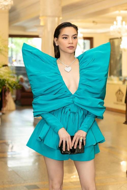 Hồ Ngọc Hà đổi gu, ăn mặc cồng kềnh, trúc trắc, không ai dám đụng hàng-3