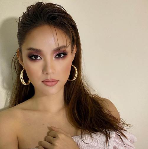 Chạy theo mốt tóc ướt, Minh Hằng - Hương Giang đánh rơi nhan sắc vì điều này-1