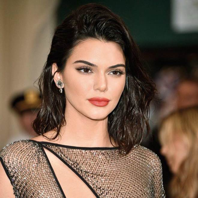 Chạy theo mốt tóc ướt, Minh Hằng - Hương Giang đánh rơi nhan sắc vì điều này-7