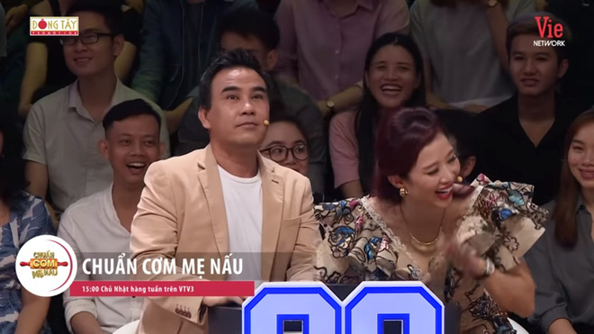 NSND Hồng Vân: Quyền Linh lả lơi với người khác rồi nhờ tôi nhắn tin bảo vợ mình là chương trình nó thế-4