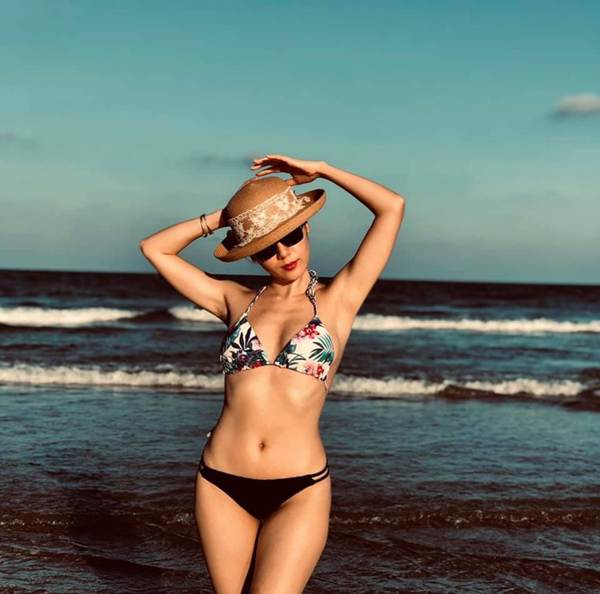 Loạt ảnh bikini nóng bỏng mắt’ của ca sĩ Phương Linh-4