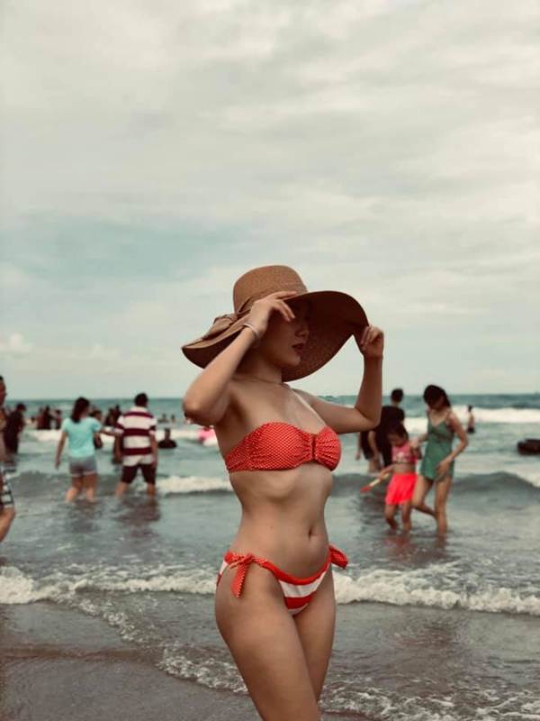 Loạt ảnh bikini nóng bỏng mắt’ của ca sĩ Phương Linh-6