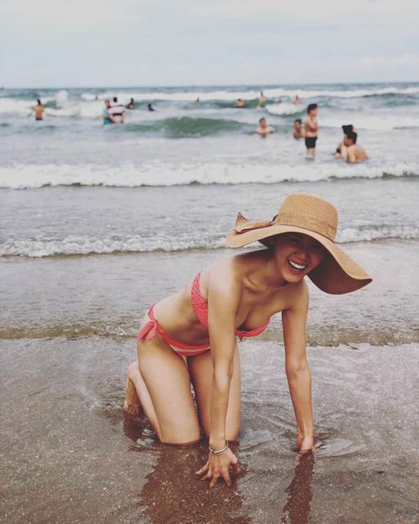Loạt ảnh bikini nóng bỏng mắt’ của ca sĩ Phương Linh-7